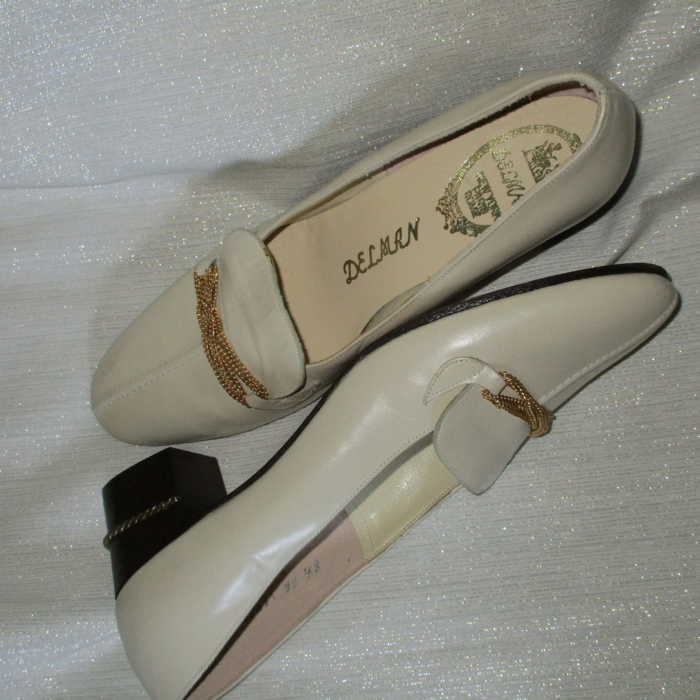 VINTAGE DELMAN PUMPS LEATHER GOLD CHAIN DETAIL  HEEL NEW NEVER WORN